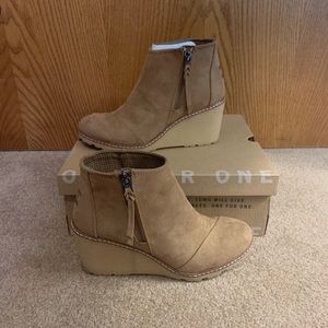 Toms Avery Boot Barely Used!